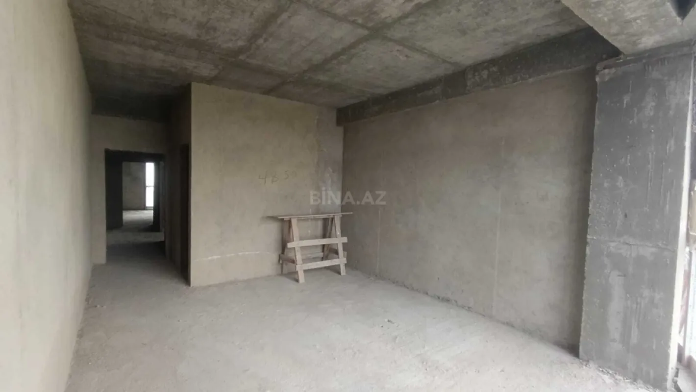 Satılır 4 otaqlı mənzil 200 m²
