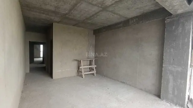 Satılır 4 otaqlı mənzil 200 m²