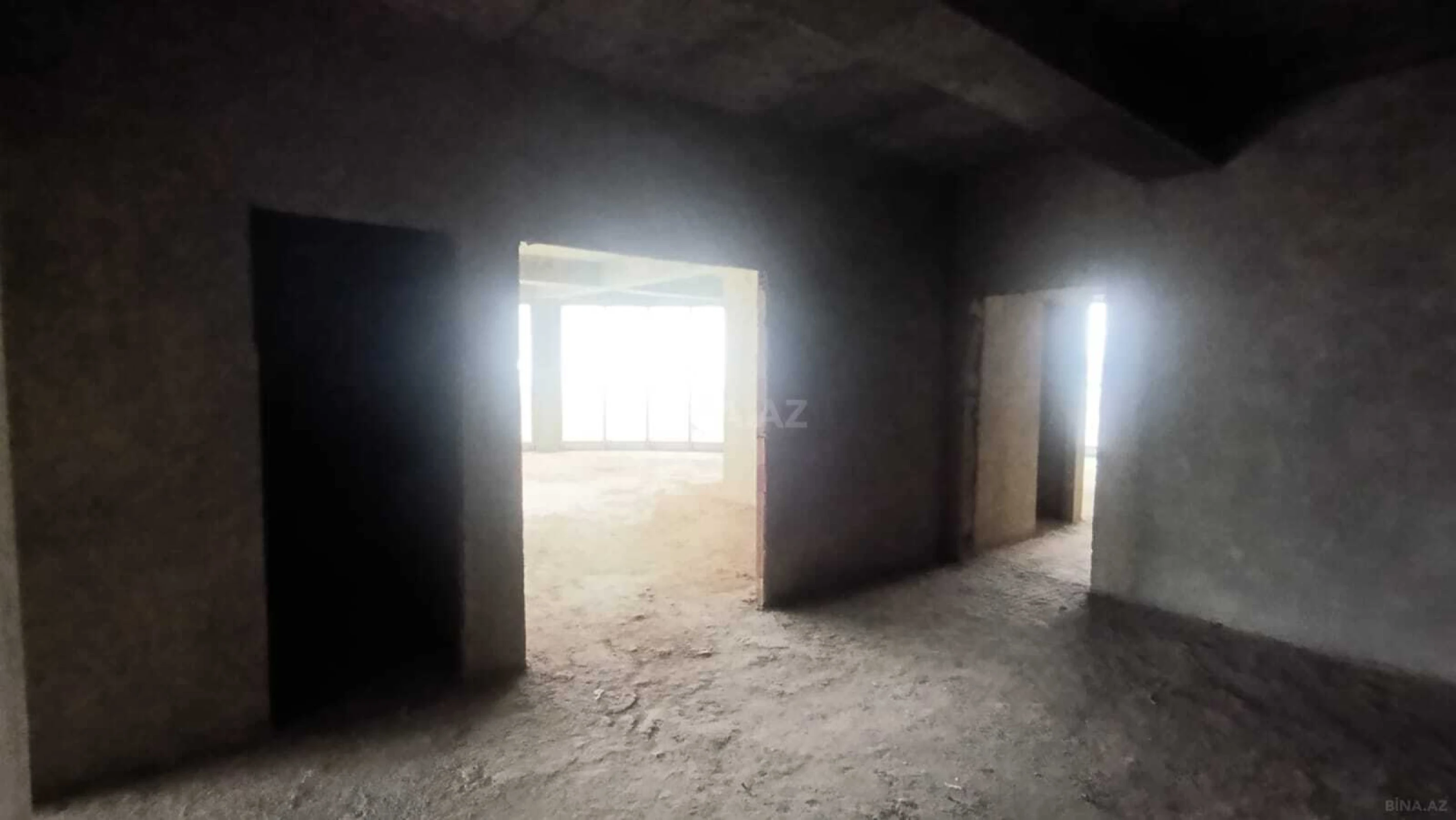 Satılır 4 otaqlı mənzil 200 m²