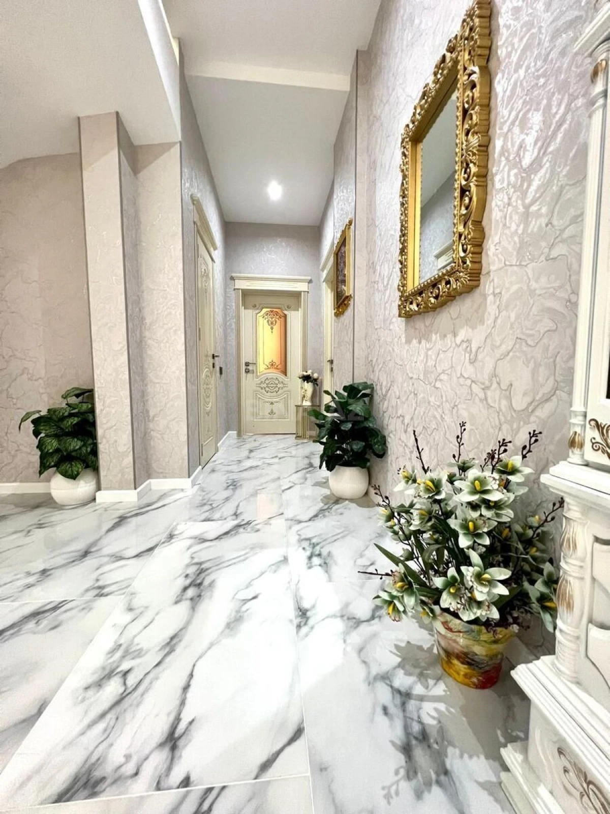 Satılır 5 otaqlı mənzil 505 m²