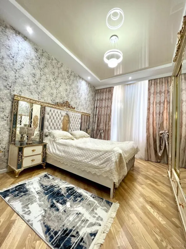 Satılır 5 otaqlı mənzil 505 m²