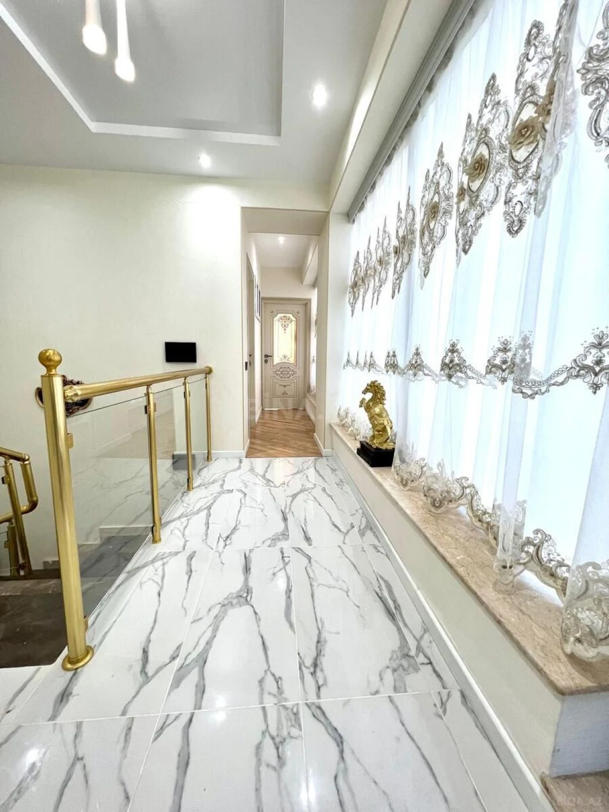 Satılır 5 otaqlı mənzil 505 m²