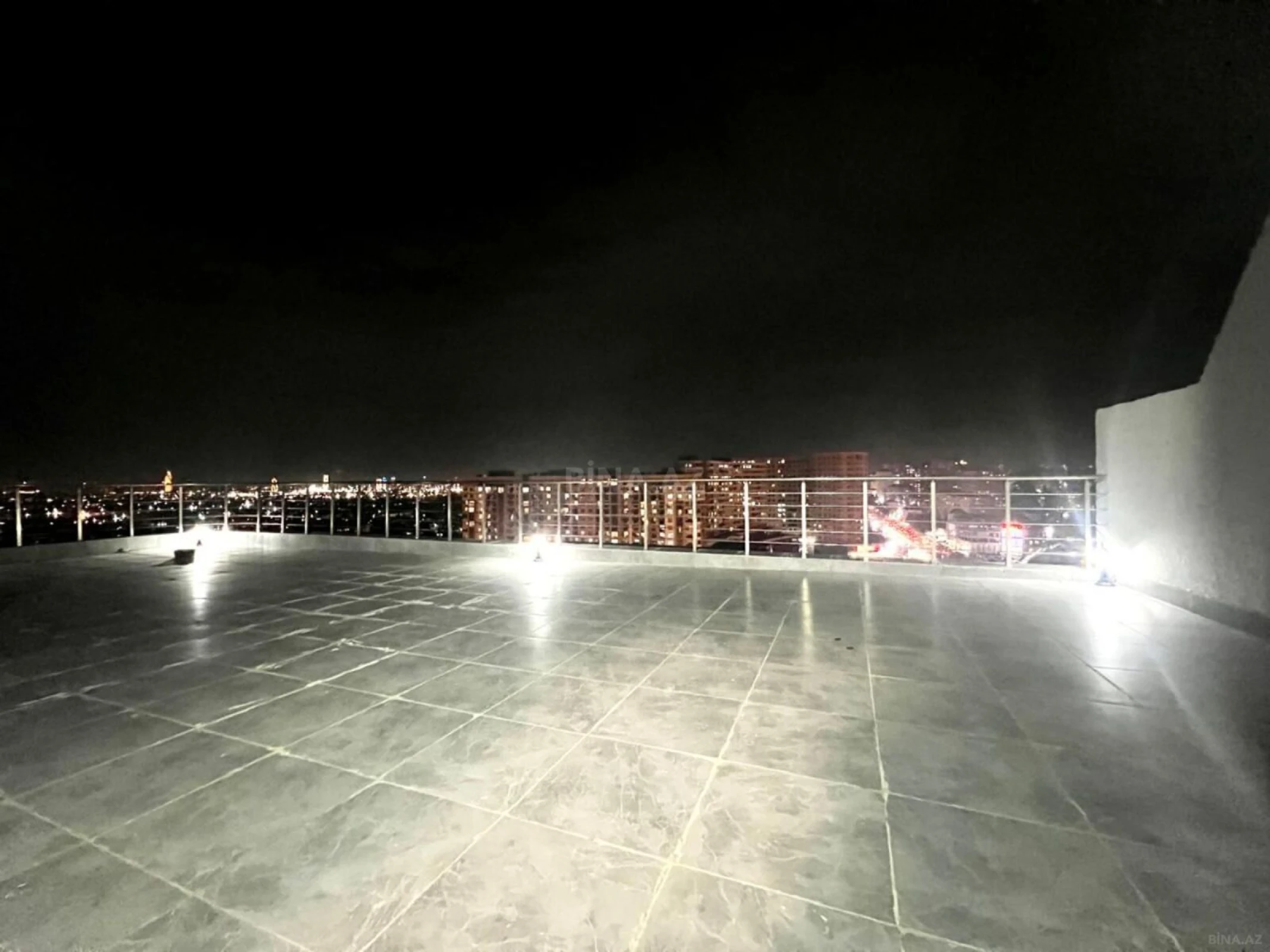 Satılır 5 otaqlı mənzil 505 m²