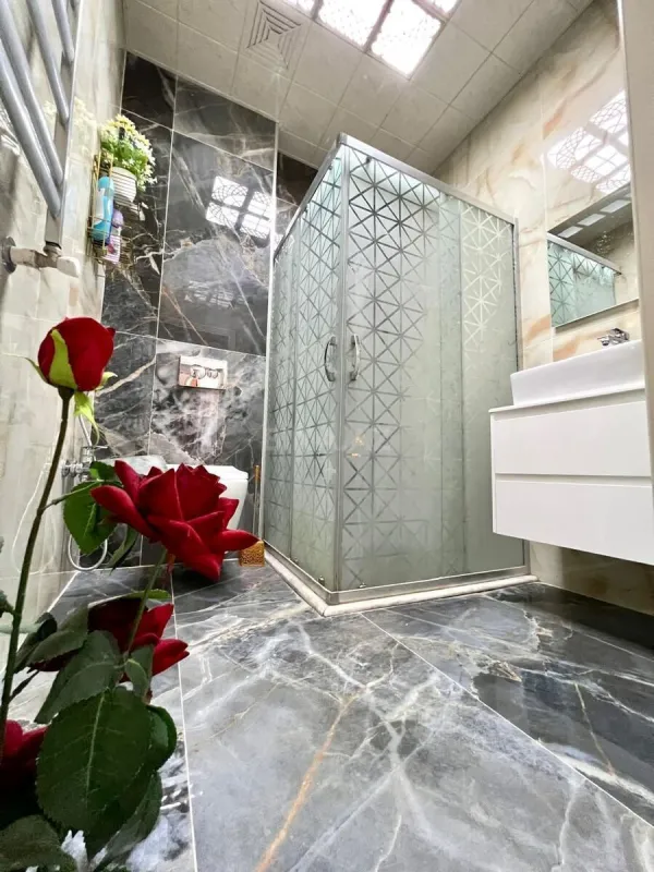 Satılır 5 otaqlı mənzil 505 m²