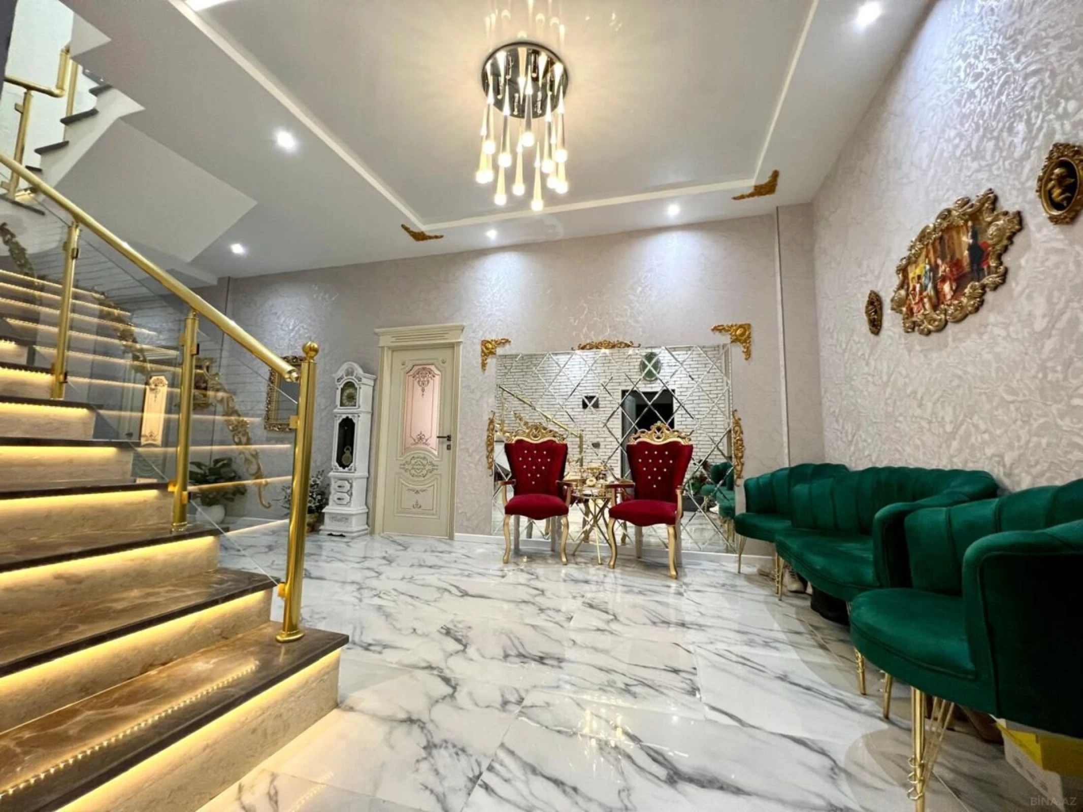 Satılır 5 otaqlı mənzil 505 m²