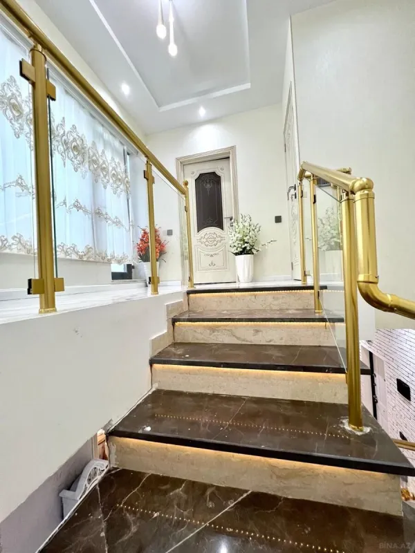 Satılır 5 otaqlı mənzil 505 m²