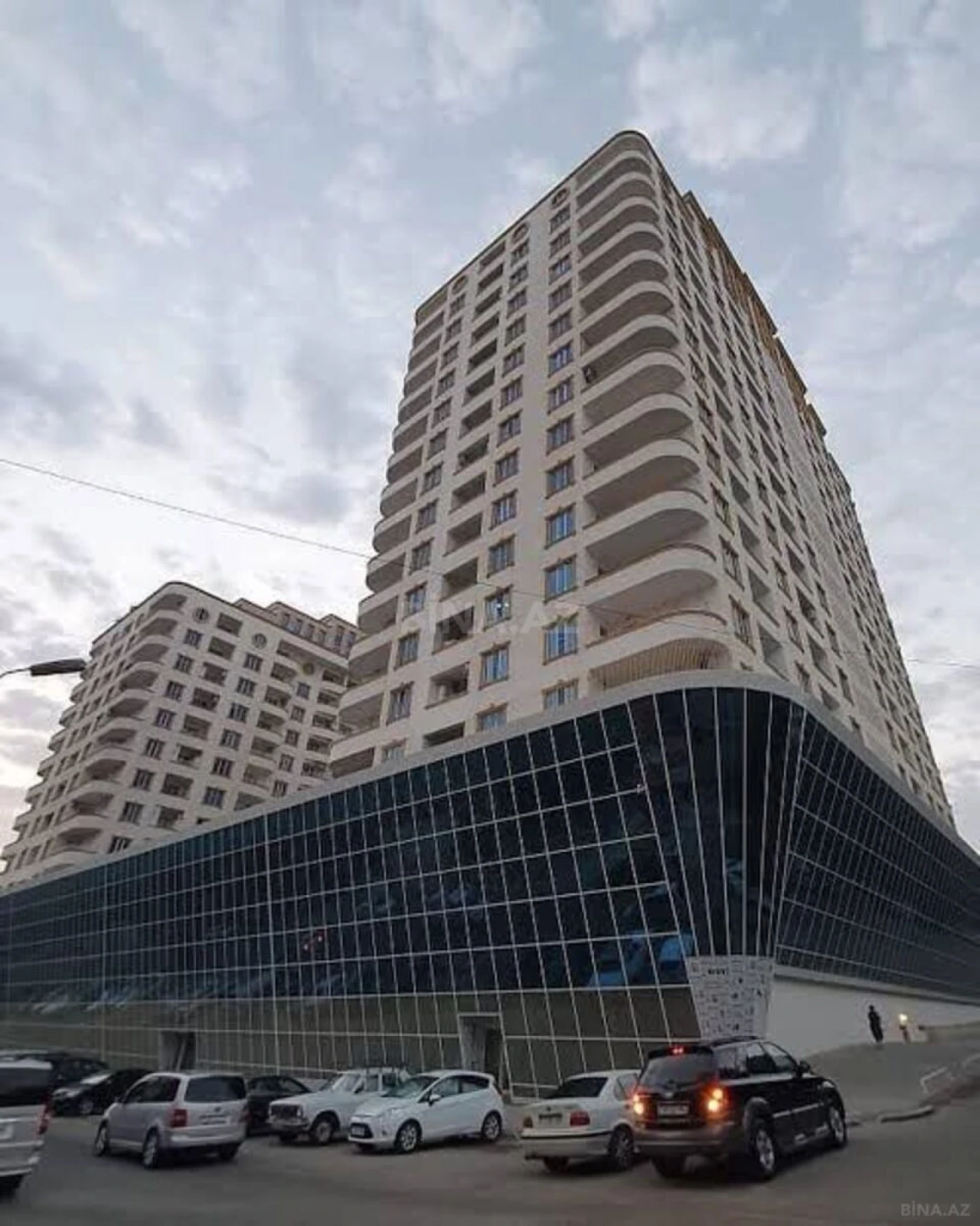 Satılır 5 otaqlı mənzil 505 m²