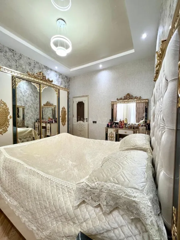 Satılır 5 otaqlı mənzil 505 m²