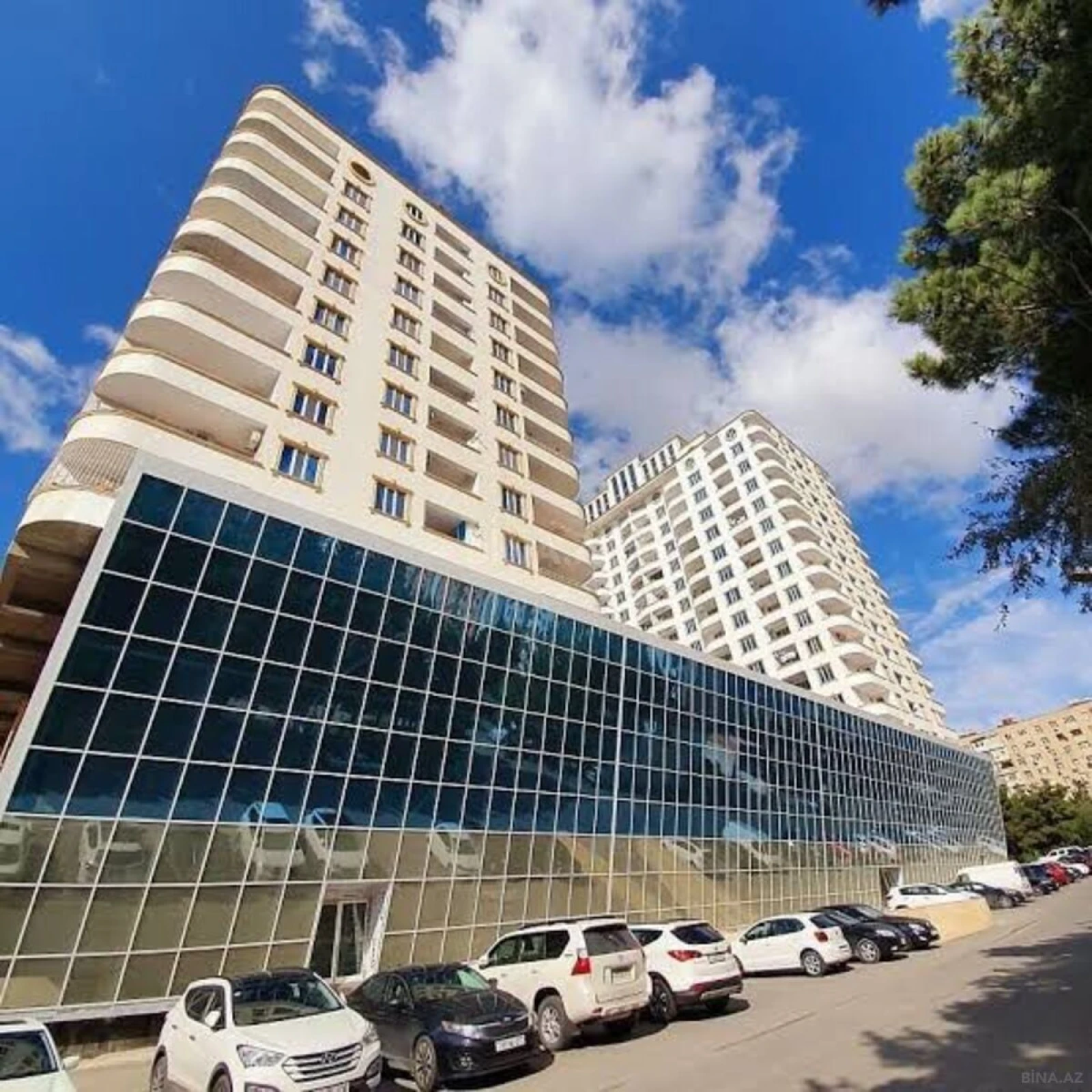 Satılır 5 otaqlı mənzil 505 m²