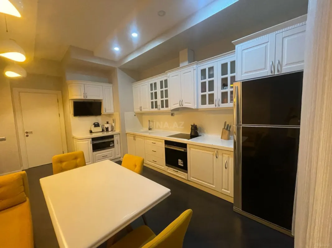 Kirayə verilir 3 otaqlı mənzil 150 m²