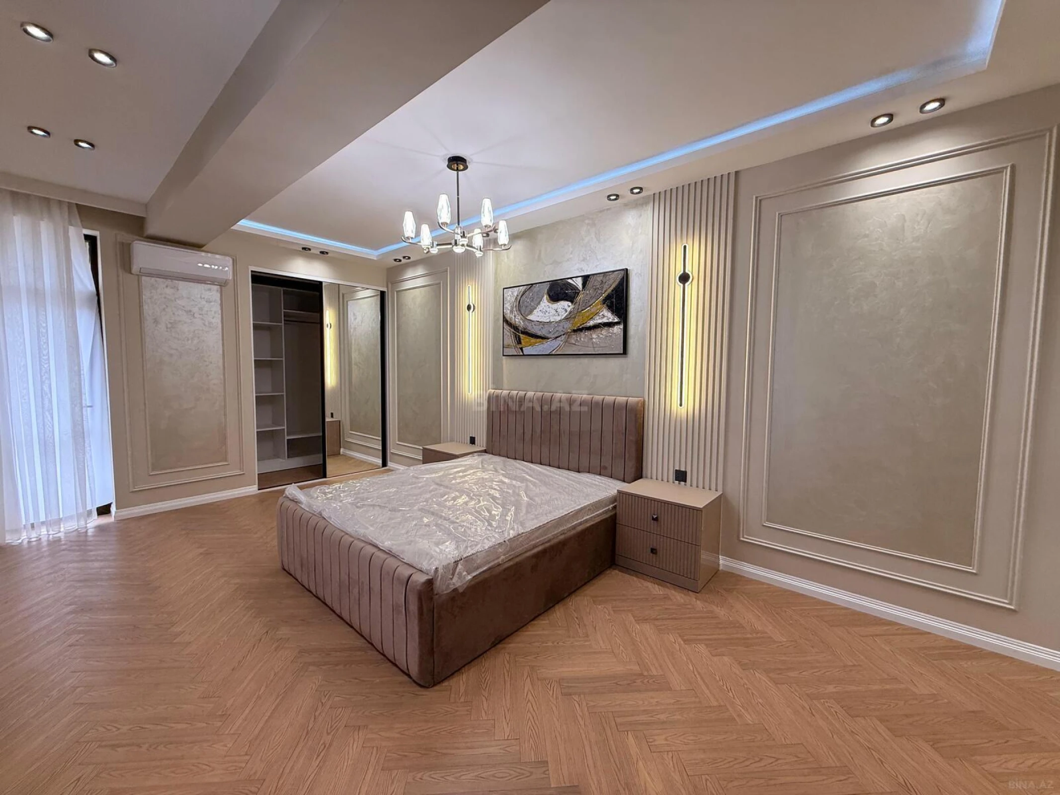 Satılır 4 otaqlı mənzil 140 m²