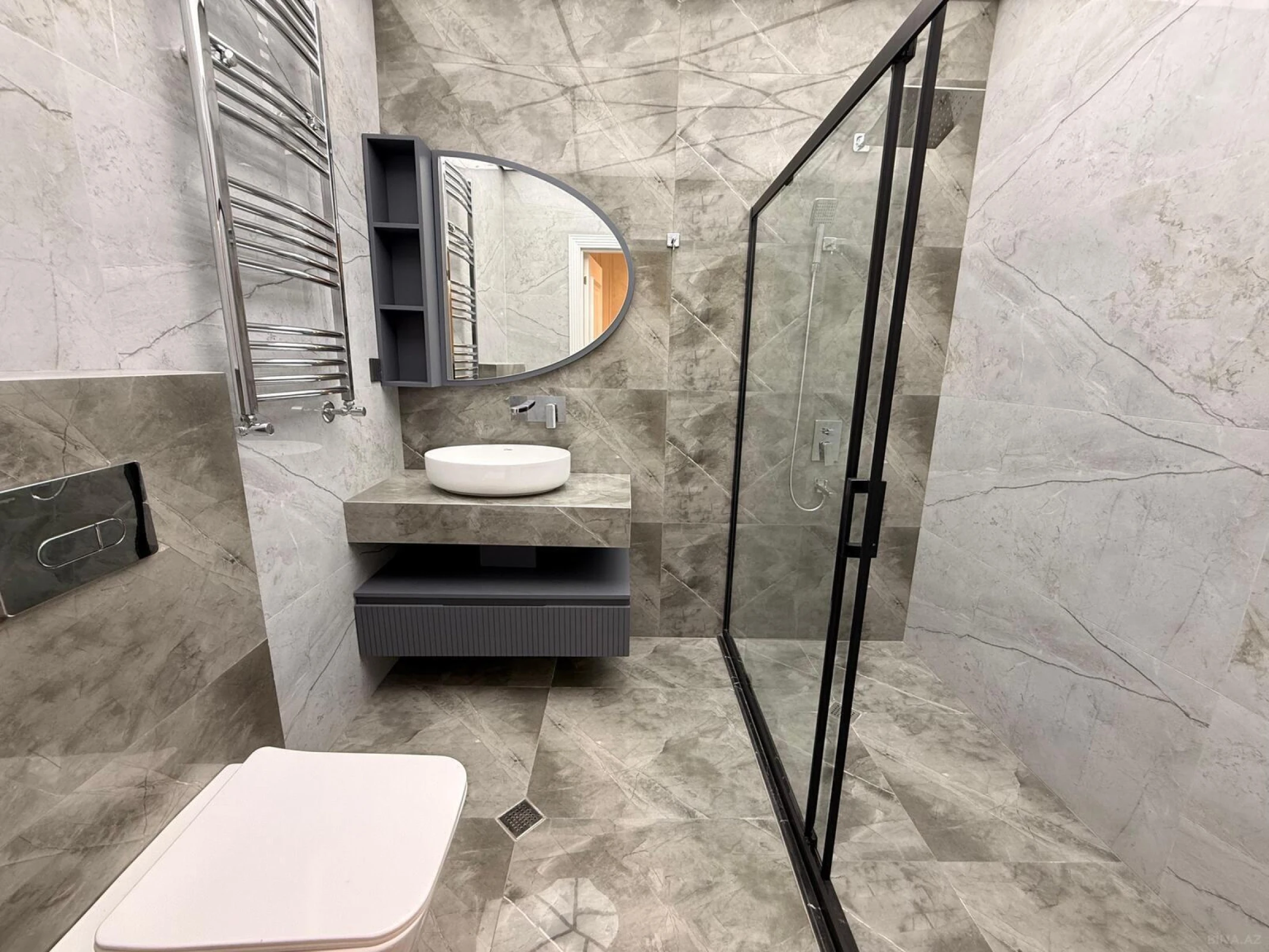 Satılır 4 otaqlı mənzil 140 m²