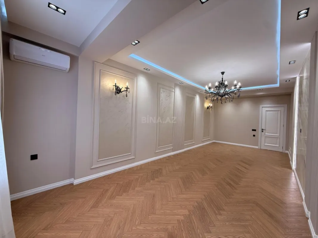 Satılır 4 otaqlı mənzil 140 m²