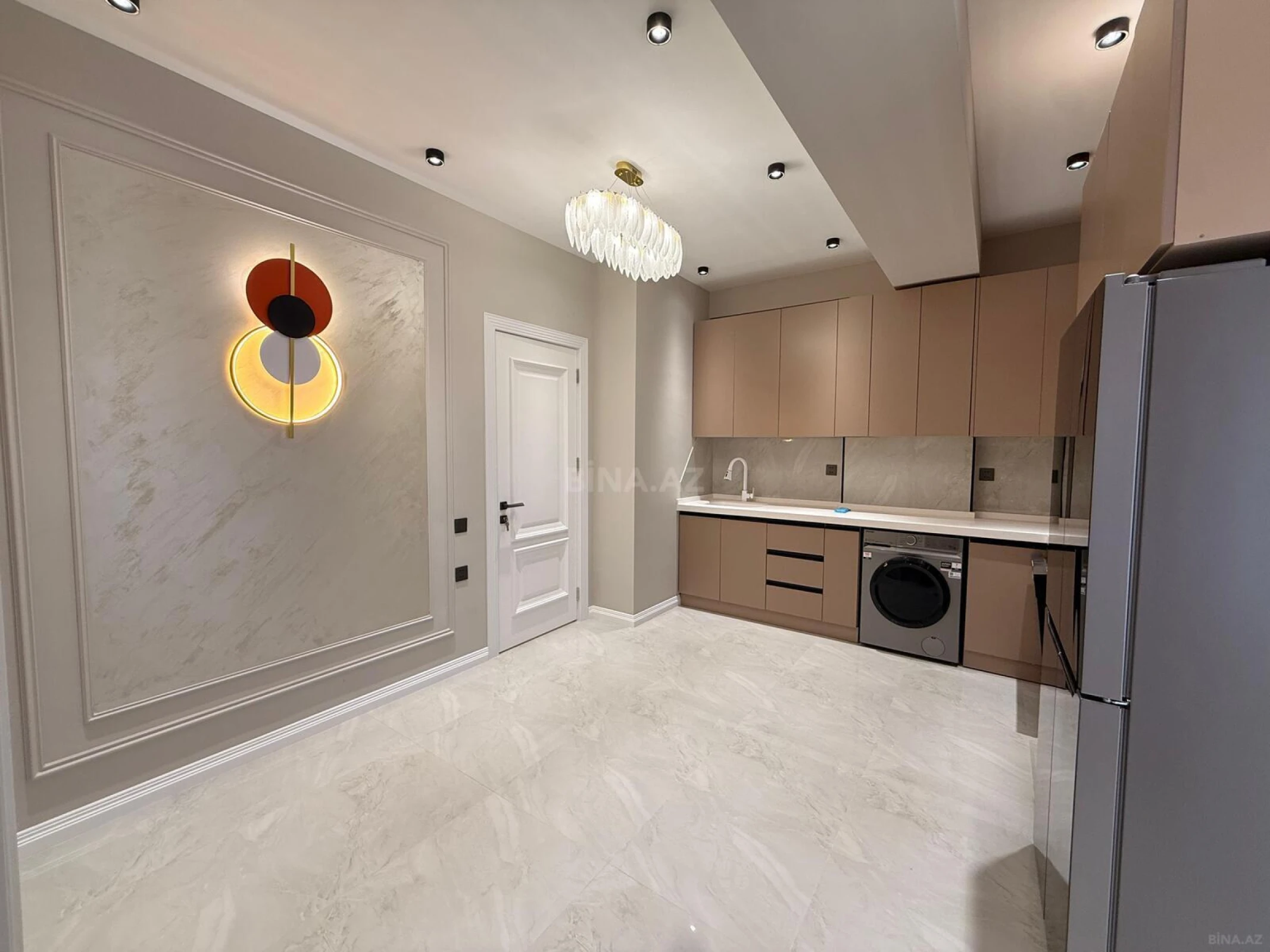 Satılır 4 otaqlı mənzil 140 m²