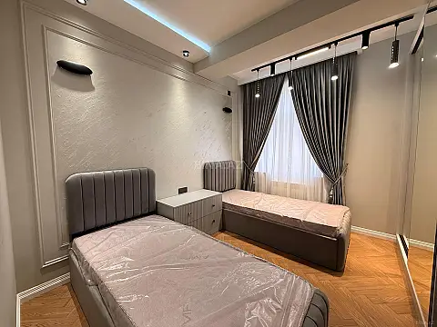 Satılır 4 otaqlı mənzil 140 m²
