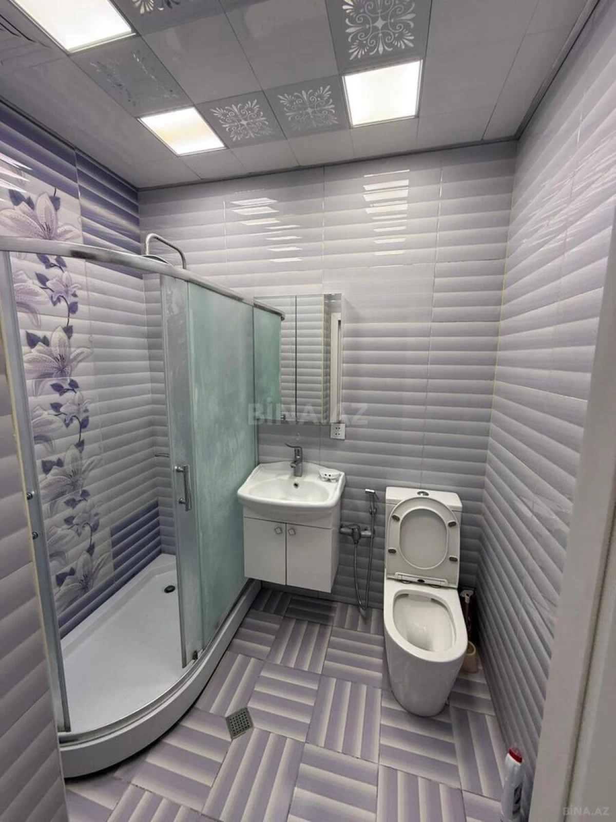 Kirayə verilir 2 otaqlı mənzil 65 m²