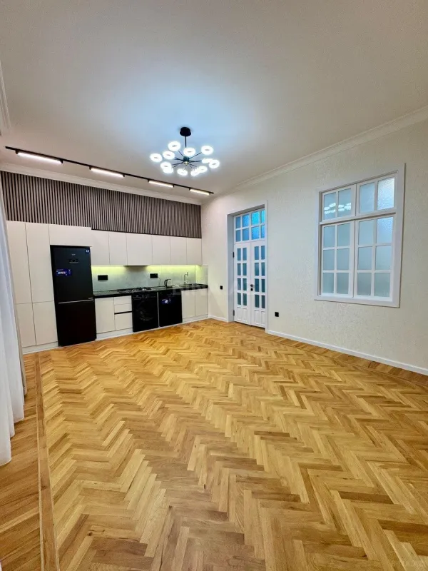 Satılır 5 otaqlı mənzil 140 m²