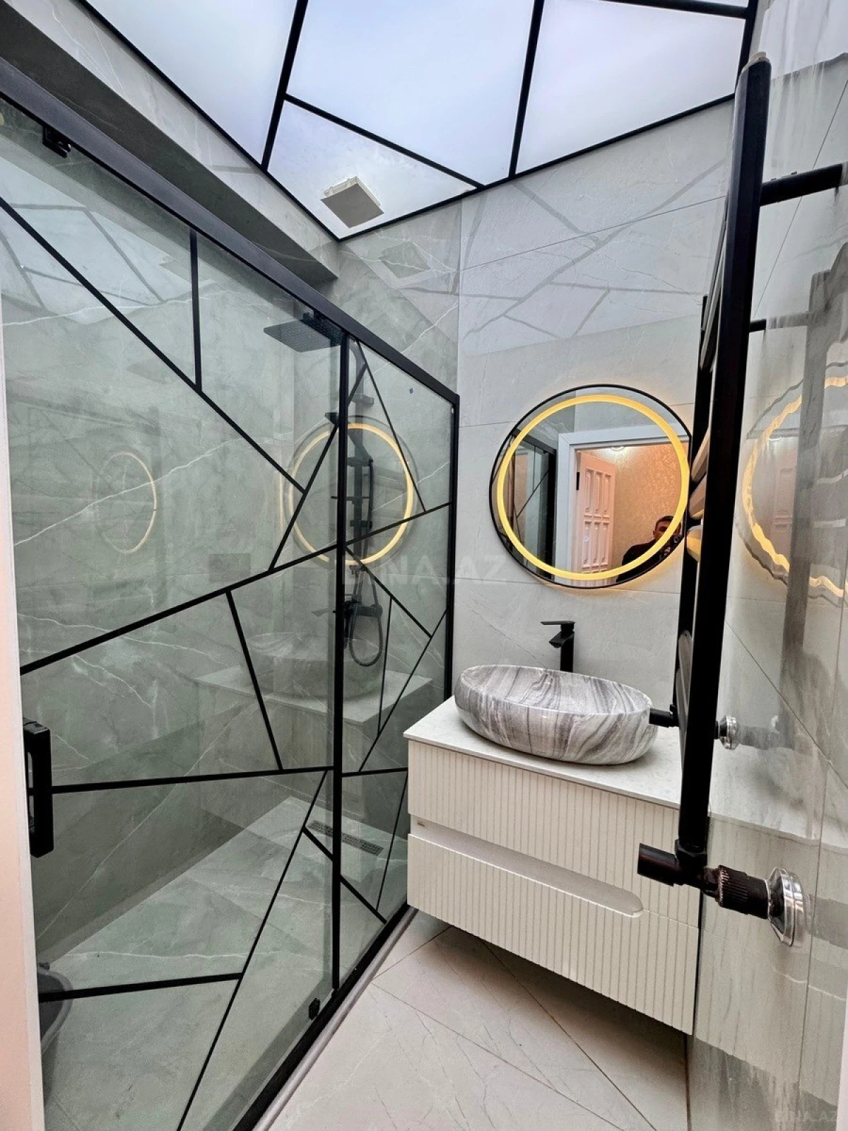 Satılır 5 otaqlı mənzil 140 m²