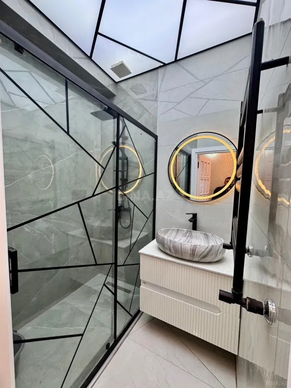 Satılır 5 otaqlı mənzil 140 m²