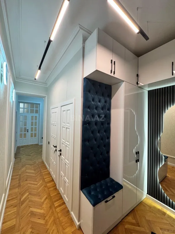 Satılır 5 otaqlı mənzil 140 m²