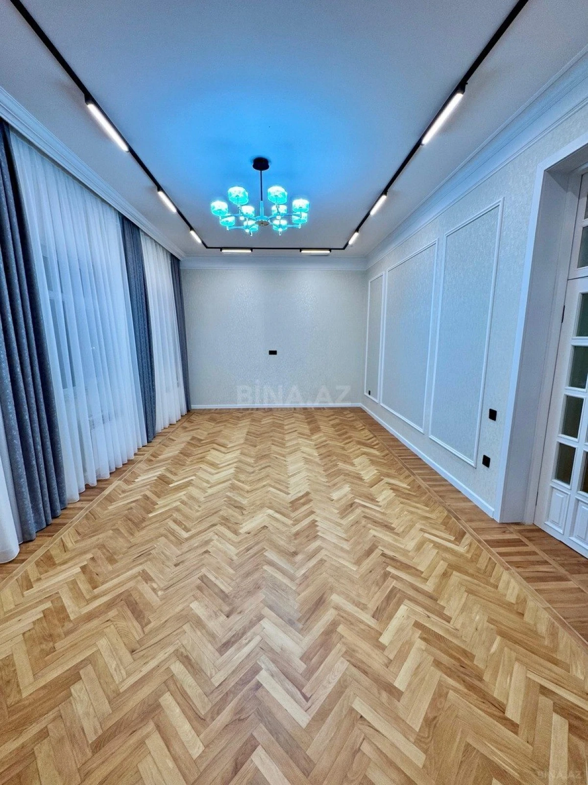 Satılır 5 otaqlı mənzil 140 m²