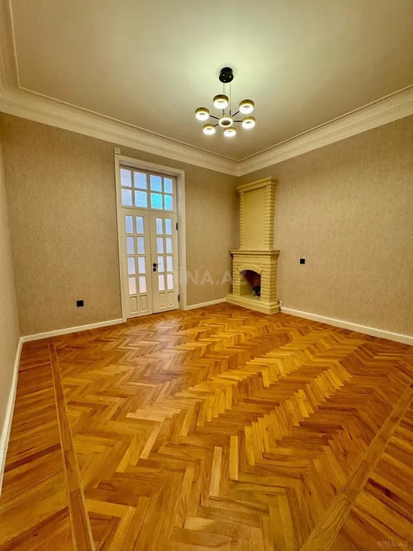 Satılır 5 otaqlı mənzil 140 m²