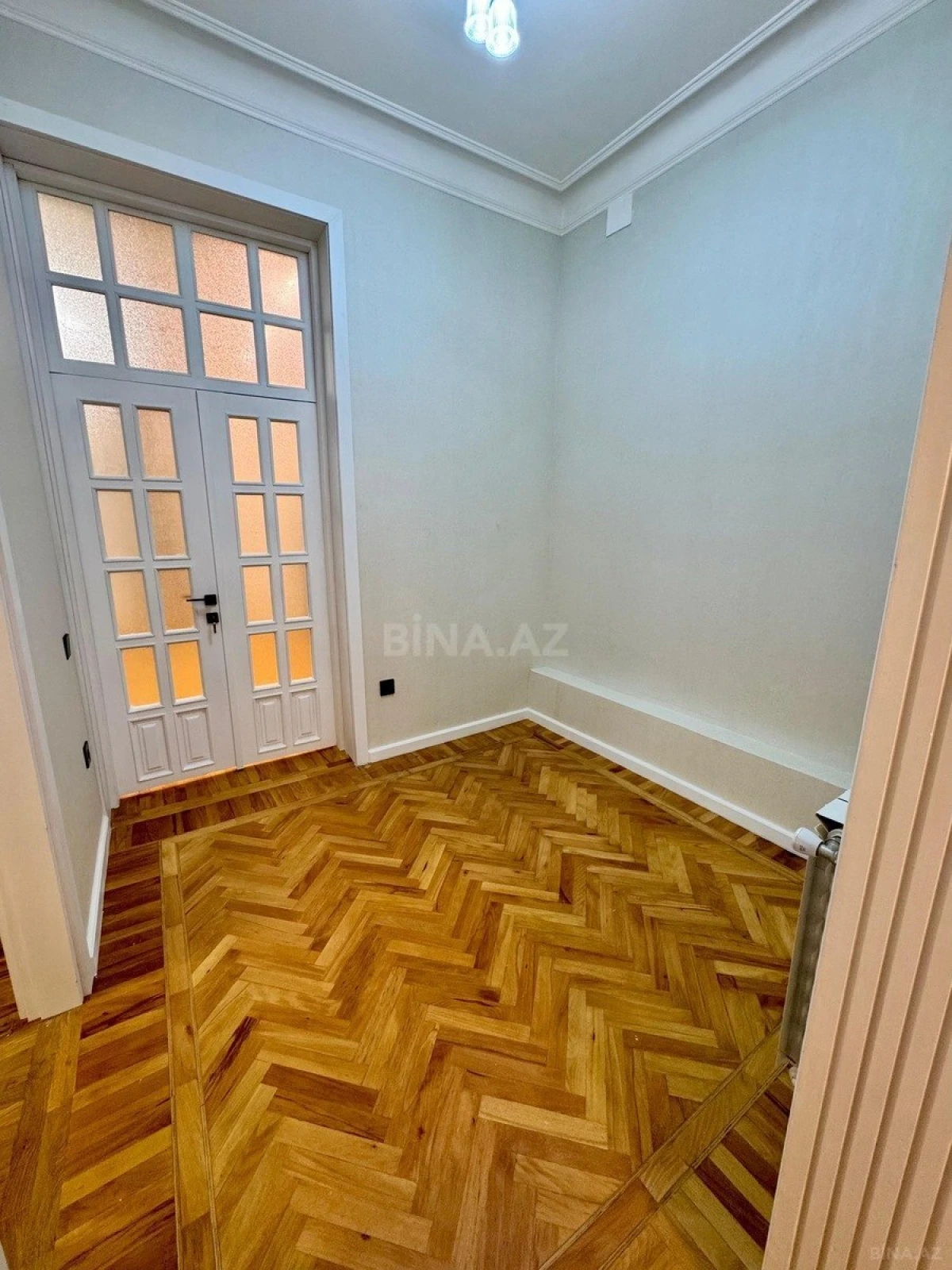 Satılır 5 otaqlı mənzil 140 m²