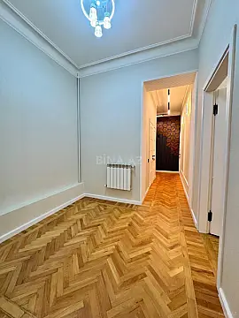 Satılır 5 otaqlı mənzil 140 m²