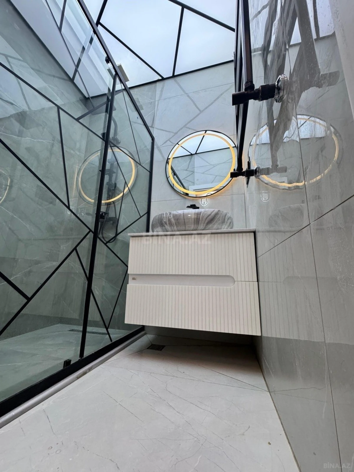 Satılır 5 otaqlı mənzil 140 m²