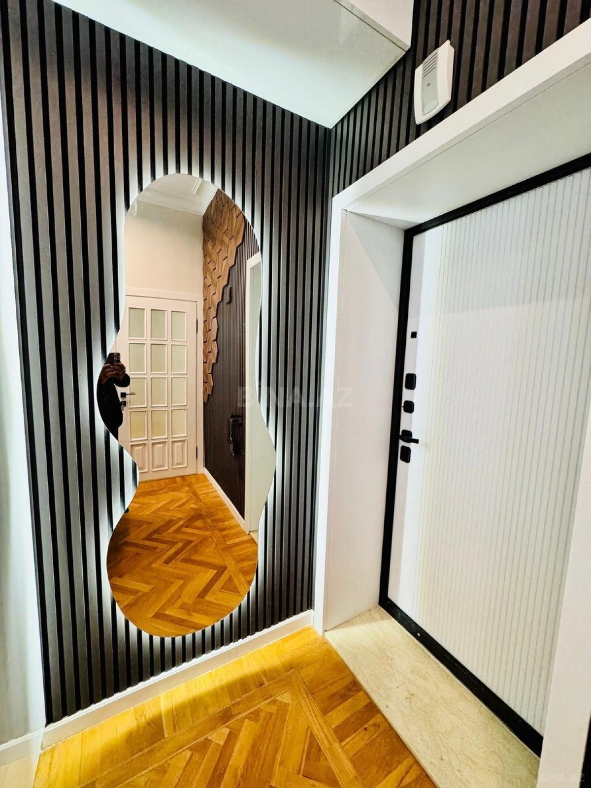 Satılır 5 otaqlı mənzil 140 m²