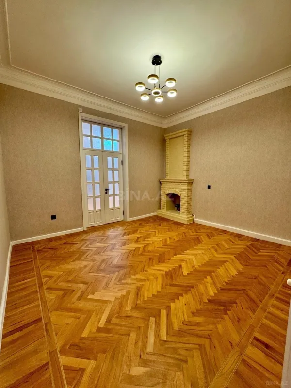 Satılır 5 otaqlı mənzil 140 m²