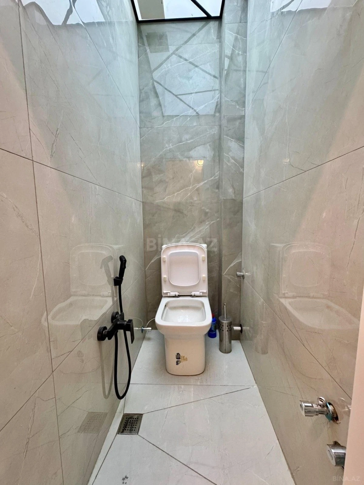 Satılır 5 otaqlı mənzil 140 m²