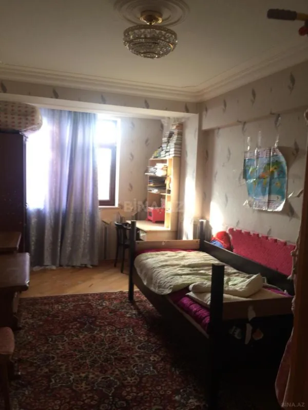 Satılır 4 otaqlı mənzil 102 m²