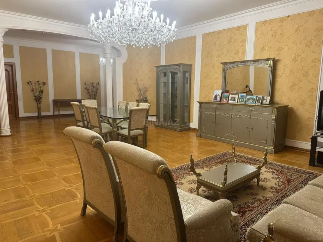 Satılır 4 otaqlı mənzil 200 m²