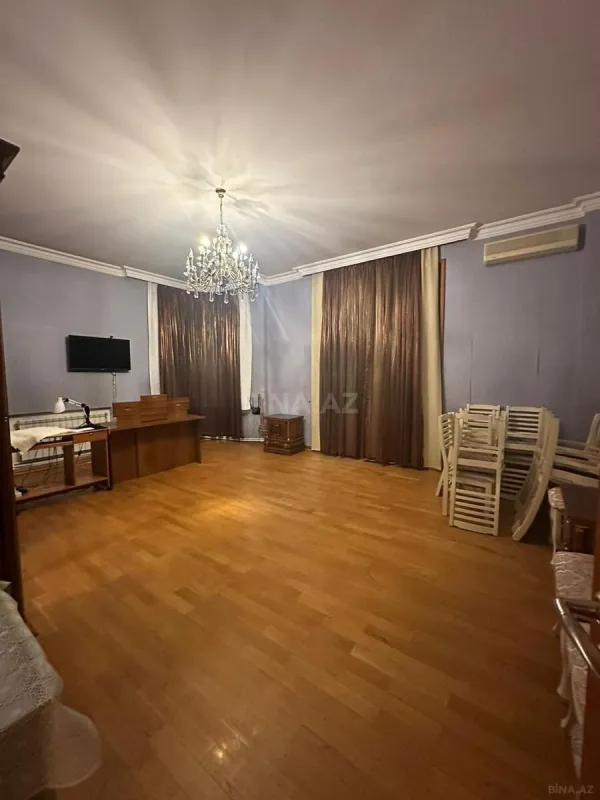 Satılır 4 otaqlı mənzil 200 m²