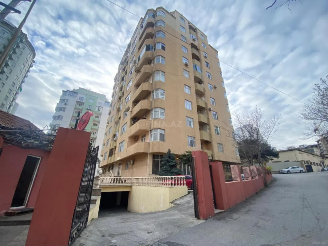 Satılır 4 otaqlı mənzil 200 m²