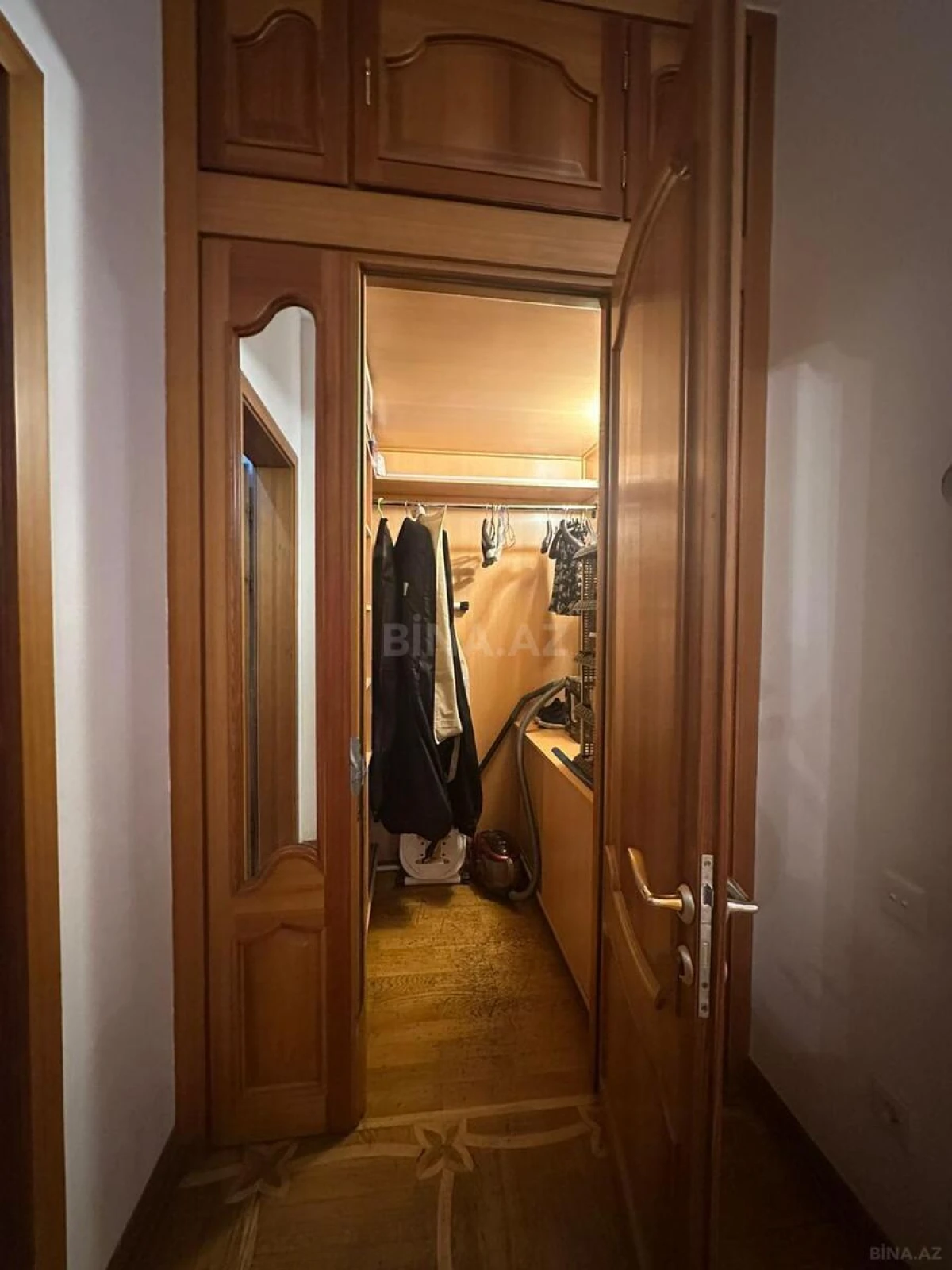 Satılır 4 otaqlı mənzil 200 m²