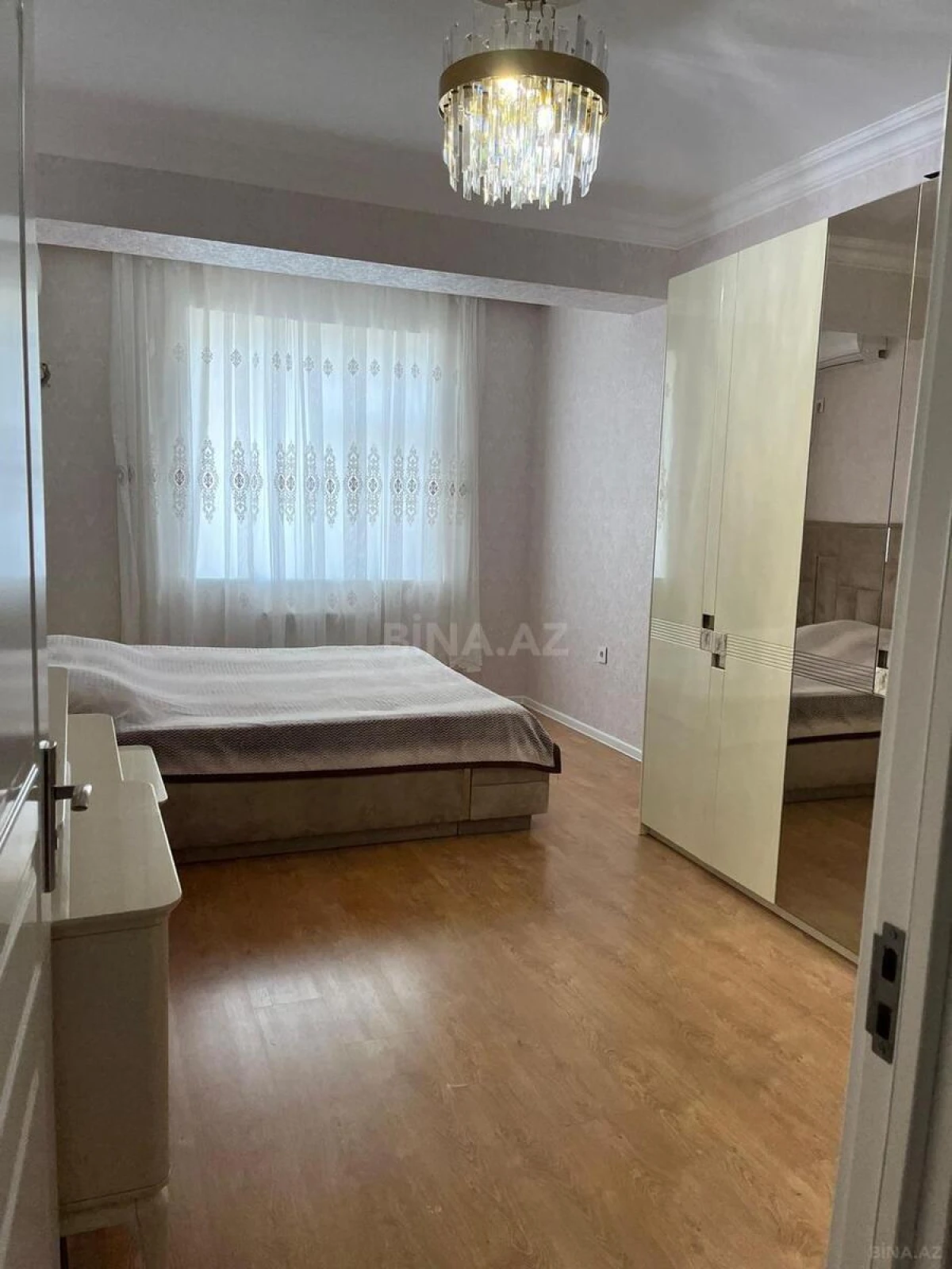Kirayə verilir 3 otaqlı mənzil 127 m²