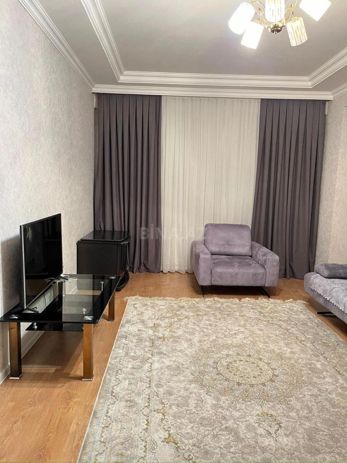 Kirayə verilir 3 otaqlı mənzil 127 m²