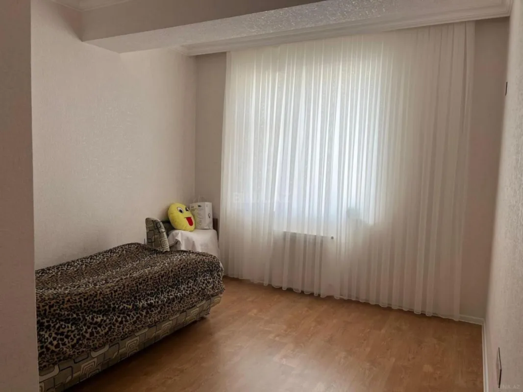 Kirayə verilir 3 otaqlı mənzil 127 m²