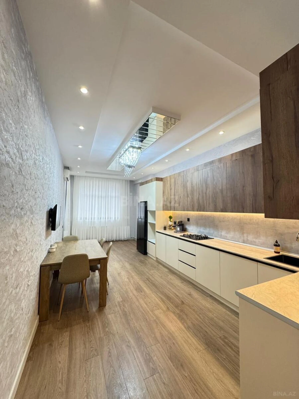 Satılır 2 otaqlı mənzil 135 m²