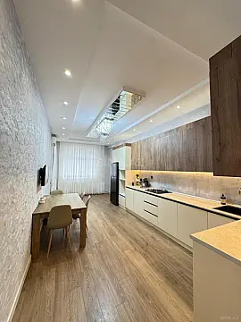 Satılır 2 otaqlı mənzil 135 m²