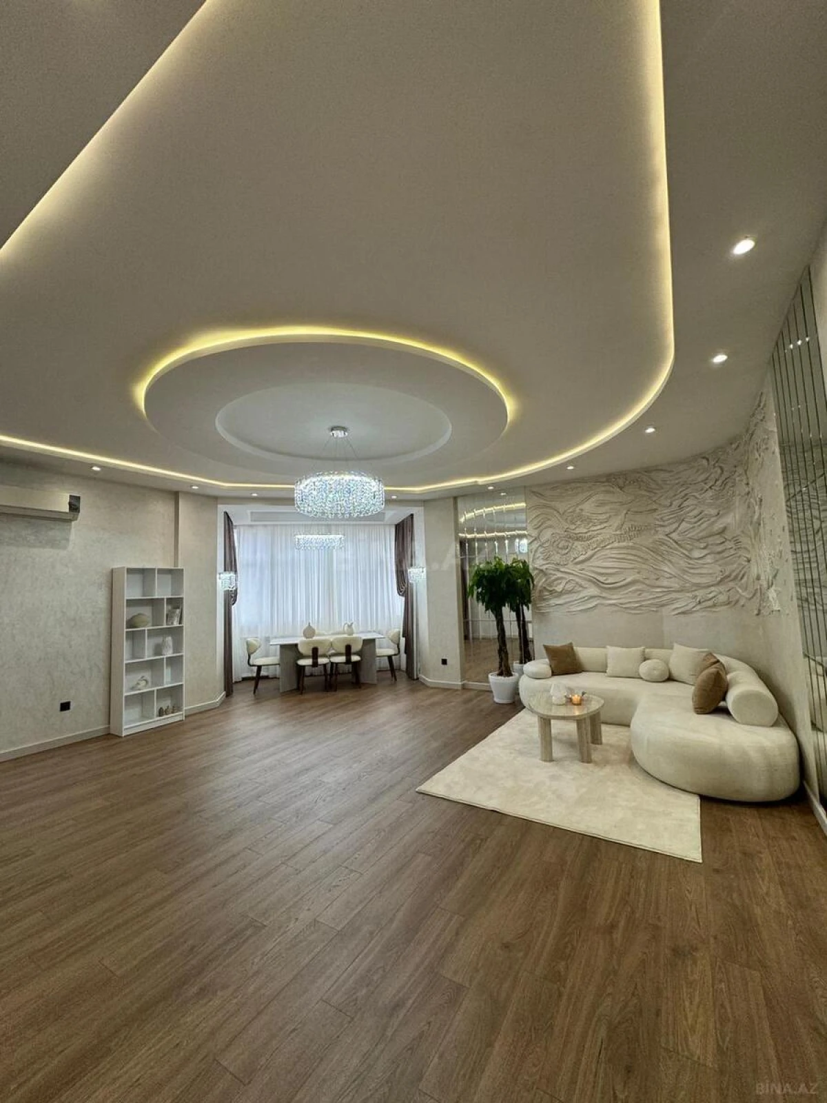 Satılır 2 otaqlı mənzil 135 m²