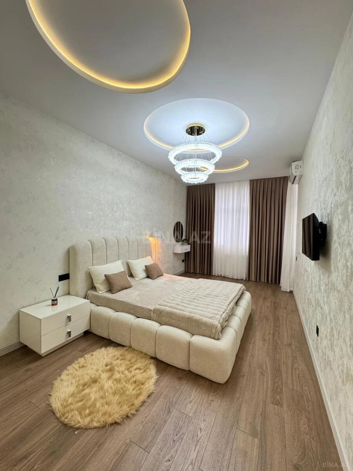 Satılır 2 otaqlı mənzil 135 m²