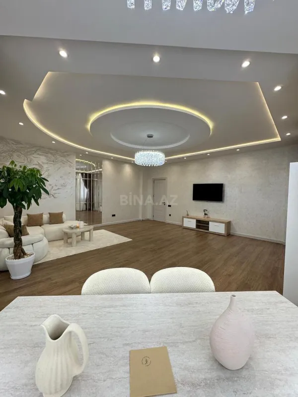 Satılır 2 otaqlı mənzil 135 m²