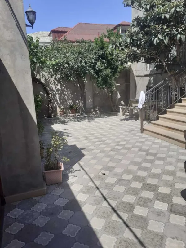 Satılır 6 otaqlı həyət evi 370 m²