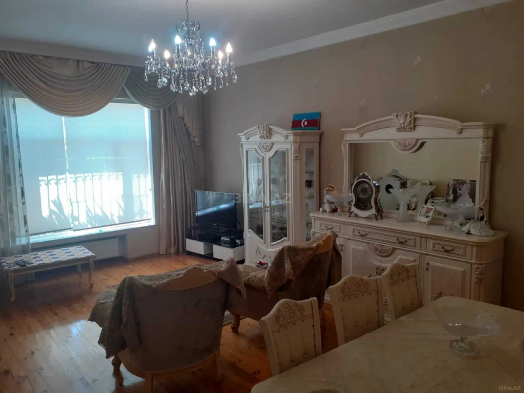 Satılır 6 otaqlı həyət evi 370 m²