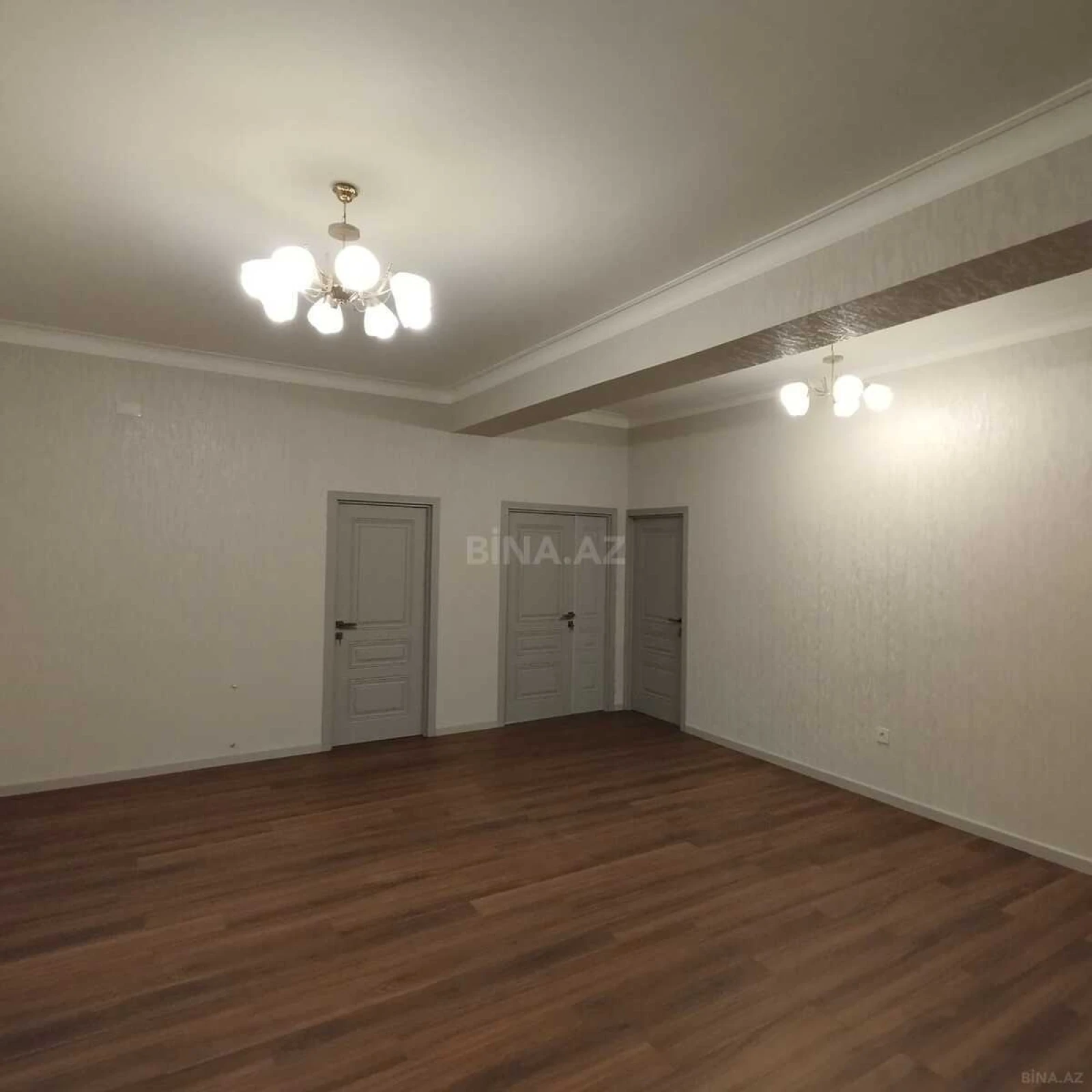 Satılır 4 otaqlı mənzil 178 m²