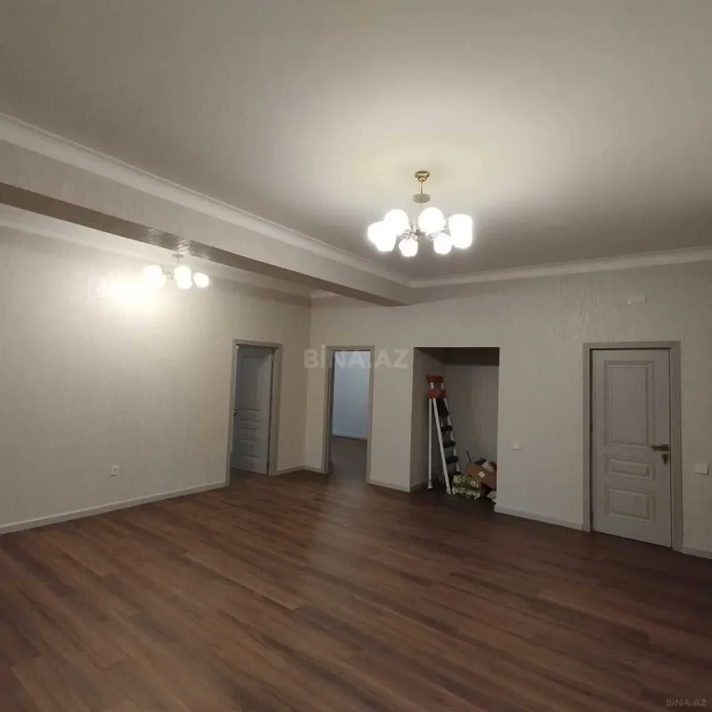 Satılır 4 otaqlı mənzil 178 m²