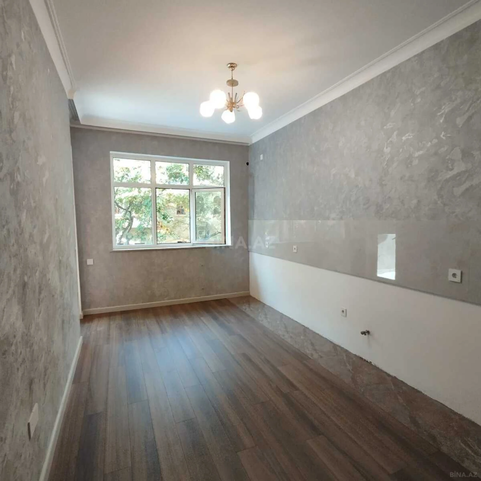 Satılır 4 otaqlı mənzil 178 m²